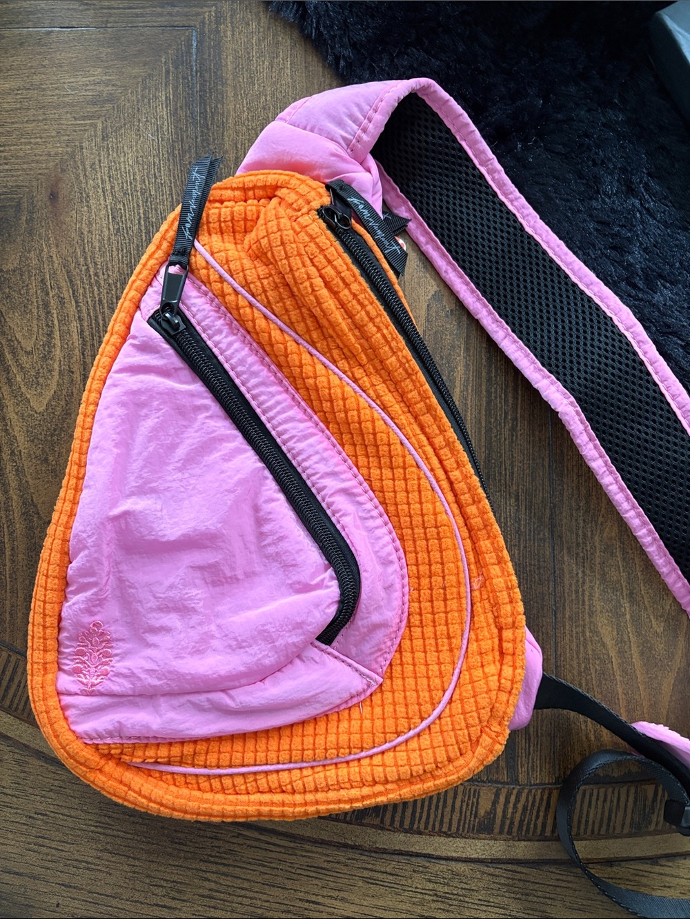 Free People Movement Cold Shoulder Sling Bag NWT - Picture 3 of 7